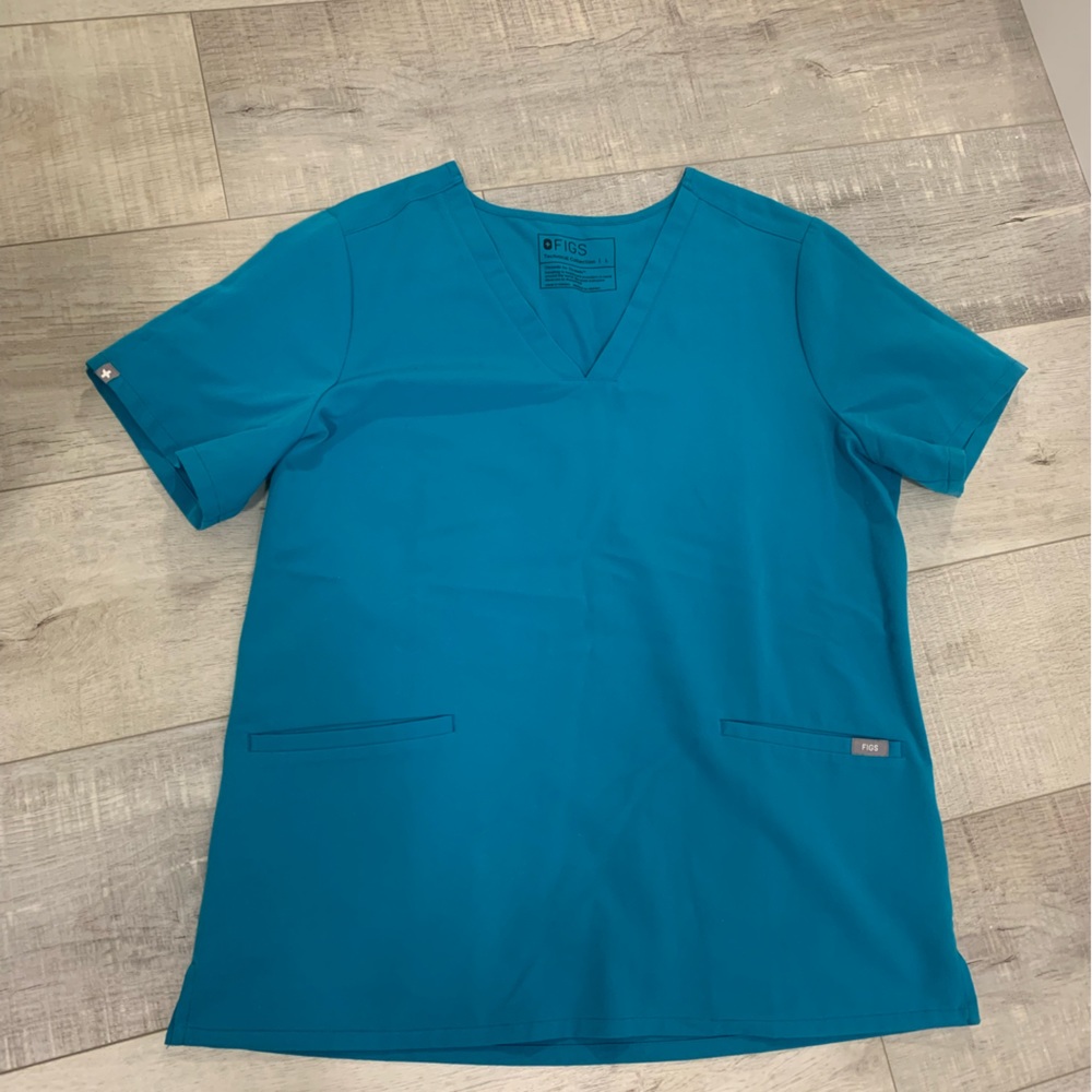 Figs scrub top